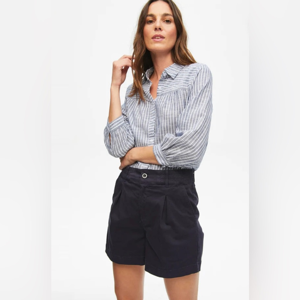 SOLD - NWT Michael Stars Sasha Twill Shorts - XS - Navy
